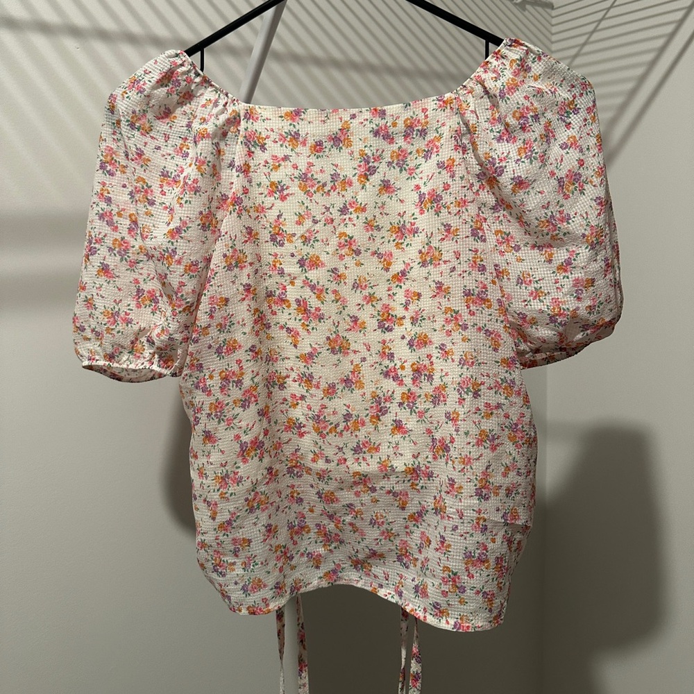 Floral Ruched Top - Picture 2 of 2